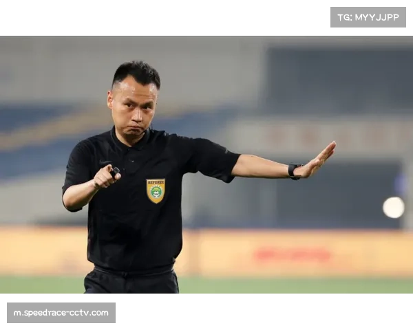 营山赛场上的老将：35岁车手带伤完赛，观众起立致敬